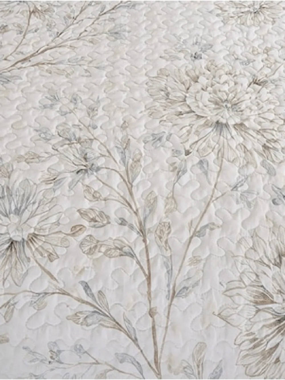 Floral Quilted quilt Set in Soft Taupe and Cream size king
